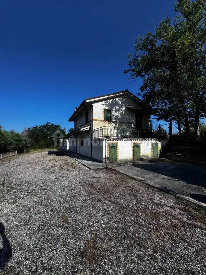 Casa indipendente in affitto a Montottone