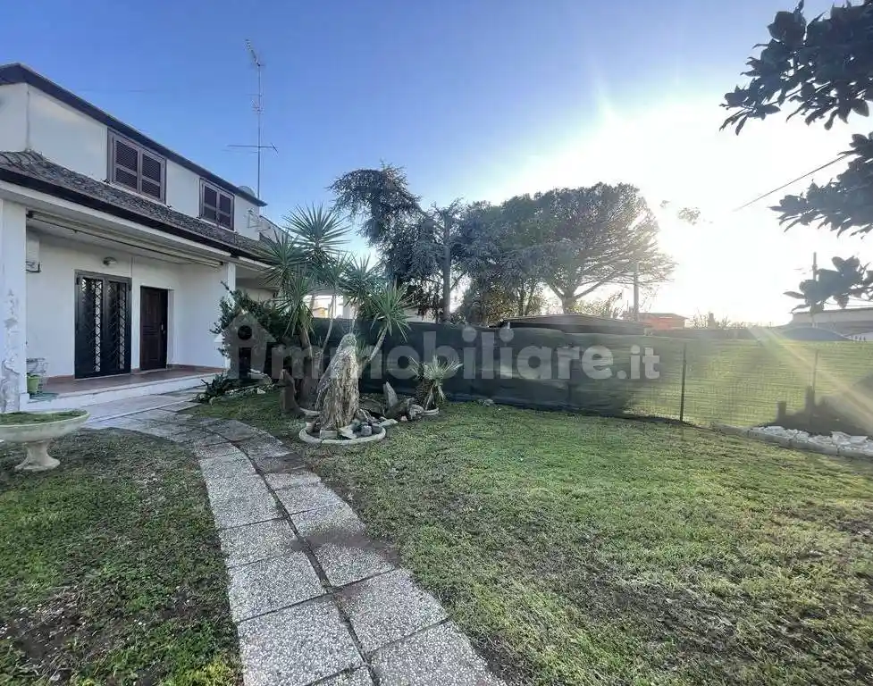 Villa in vendita a Aprilia