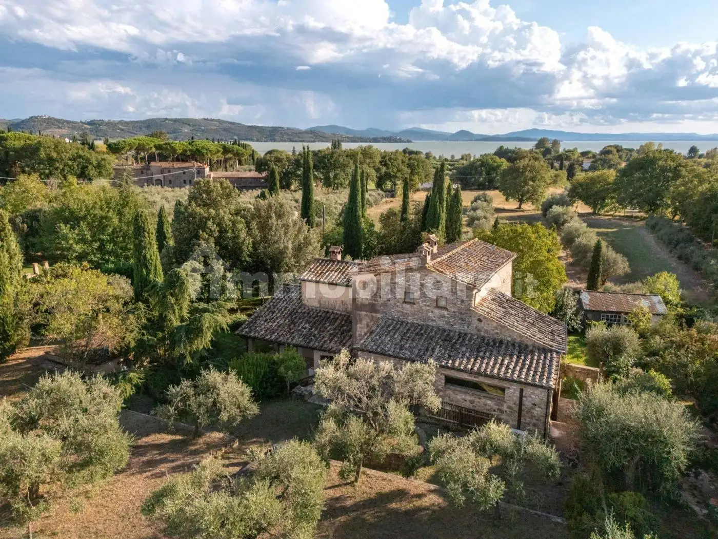 Rustico - Casale in vendita a Passignano sul Trasimeno