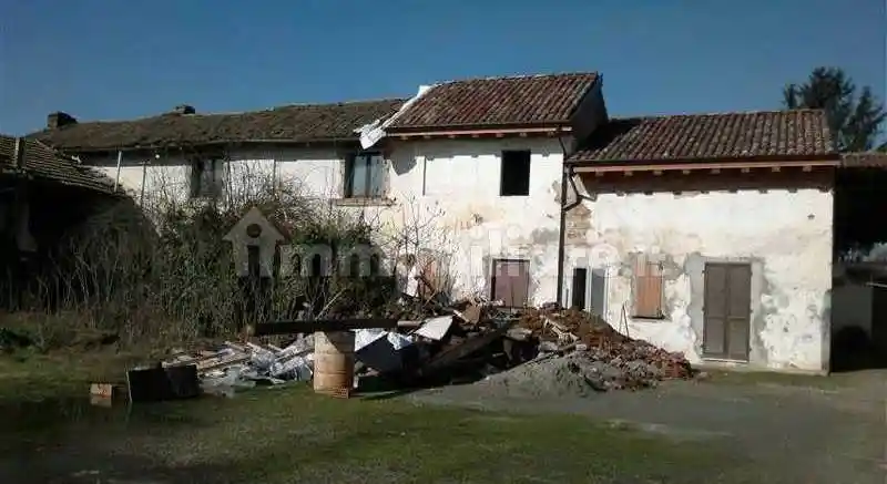 Rustico - Casale in vendita a Breme