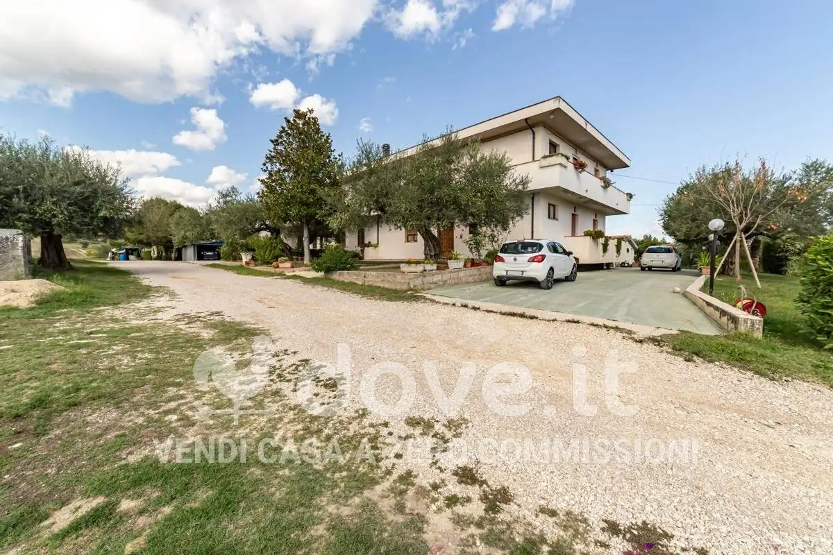 Appartamento in vendita a Loreto Aprutino