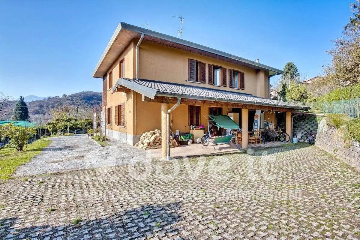 Villa in vendita a Cugliate-Fabiasco