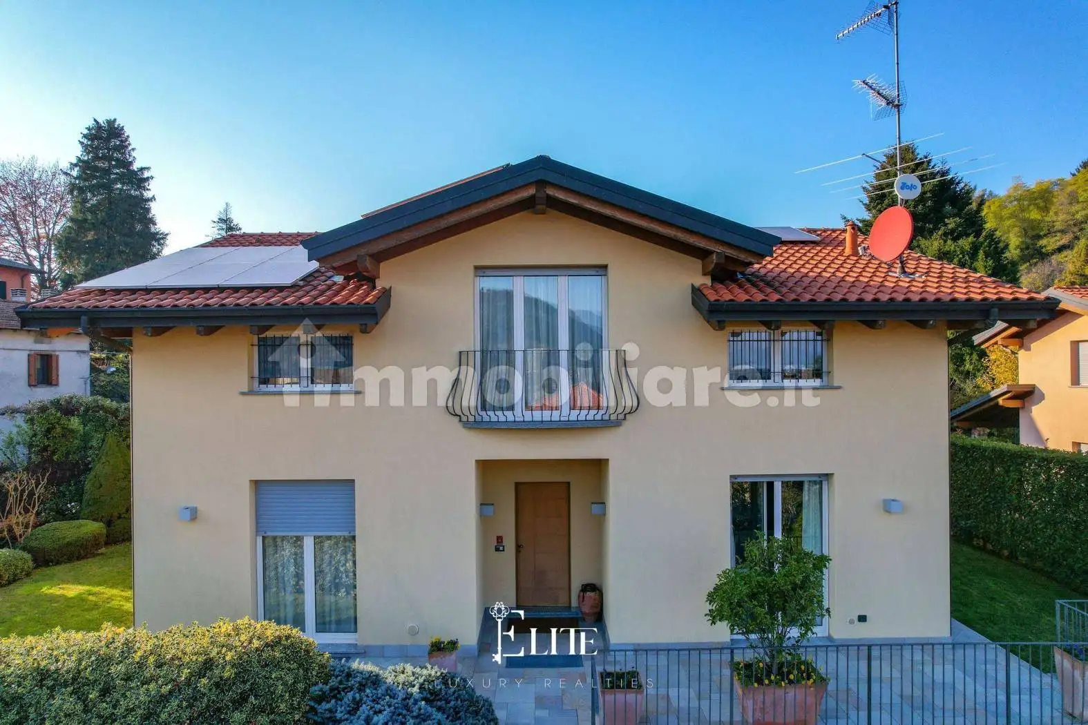 Villa in vendita a Laveno-Mombello