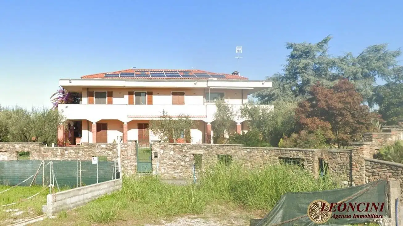 Villa in asta a Montignoso
