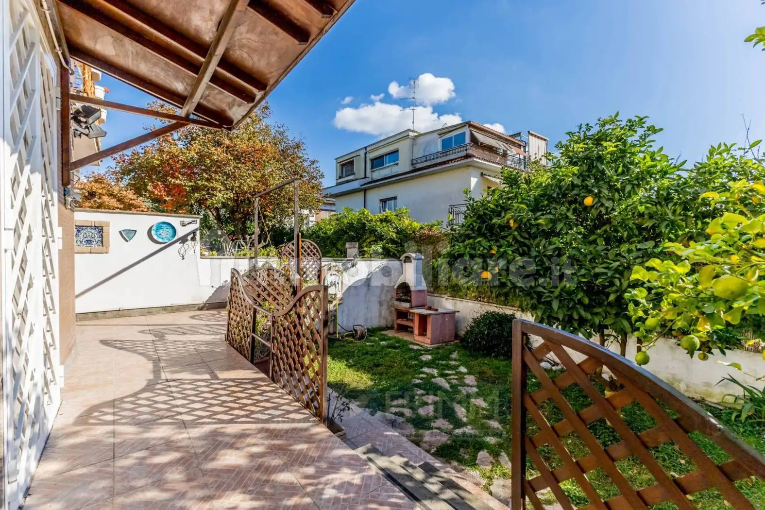 Villa plurifamiliare in vendita a Roma