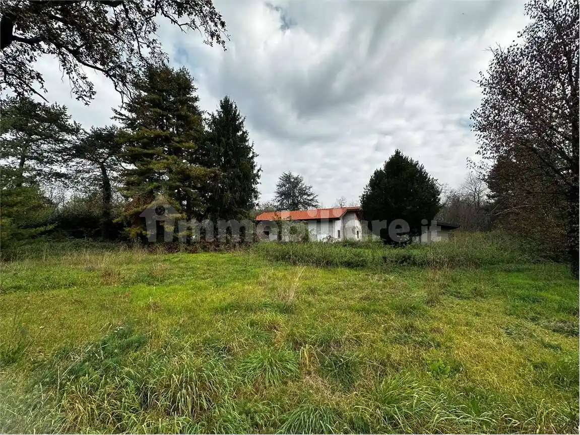 Villa in vendita a Oleggio