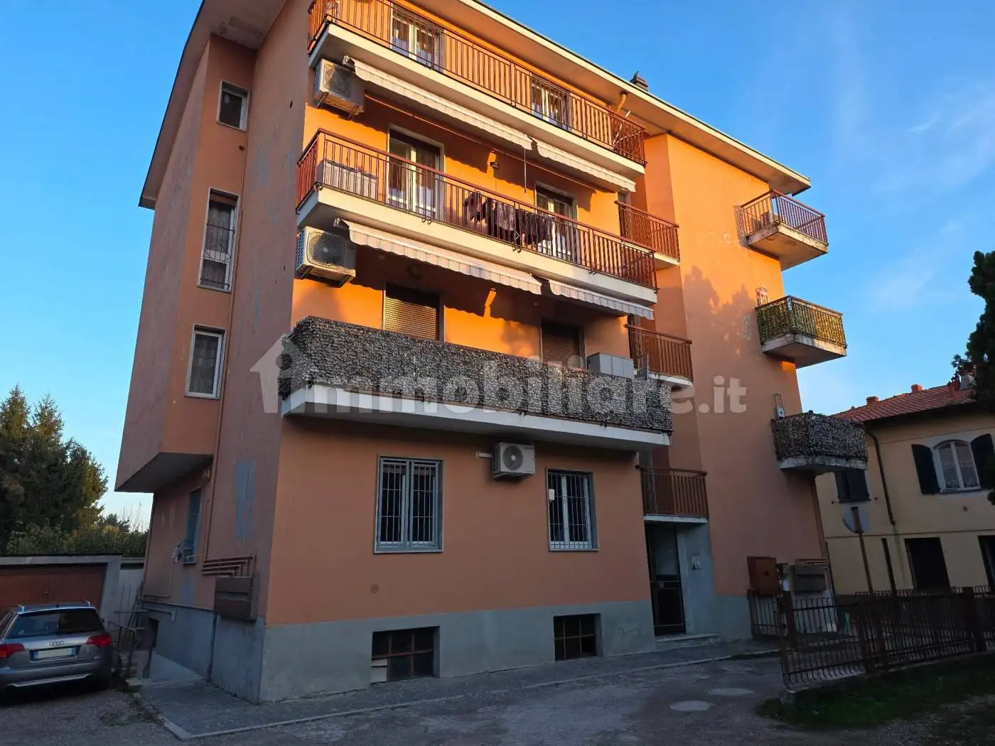 Appartamento in vendita a Lonate Ceppino