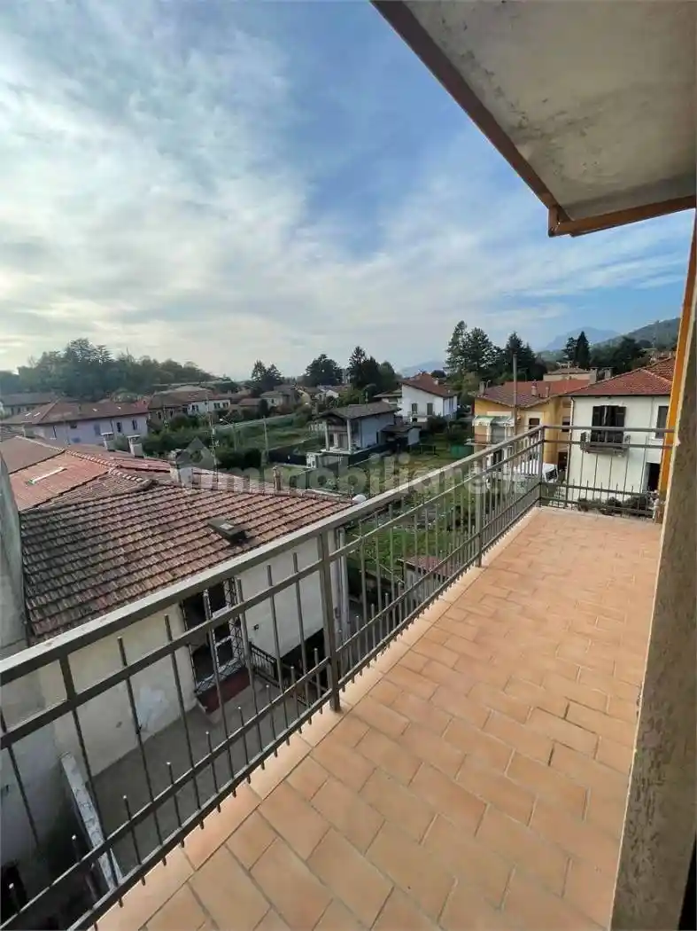 Palazzo - Edificio in vendita a Gavirate