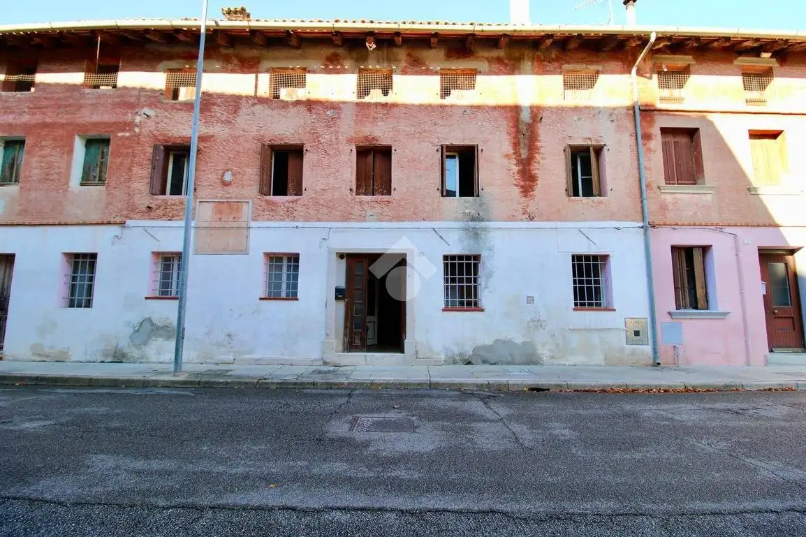Rustico - Casale in vendita a Gonars