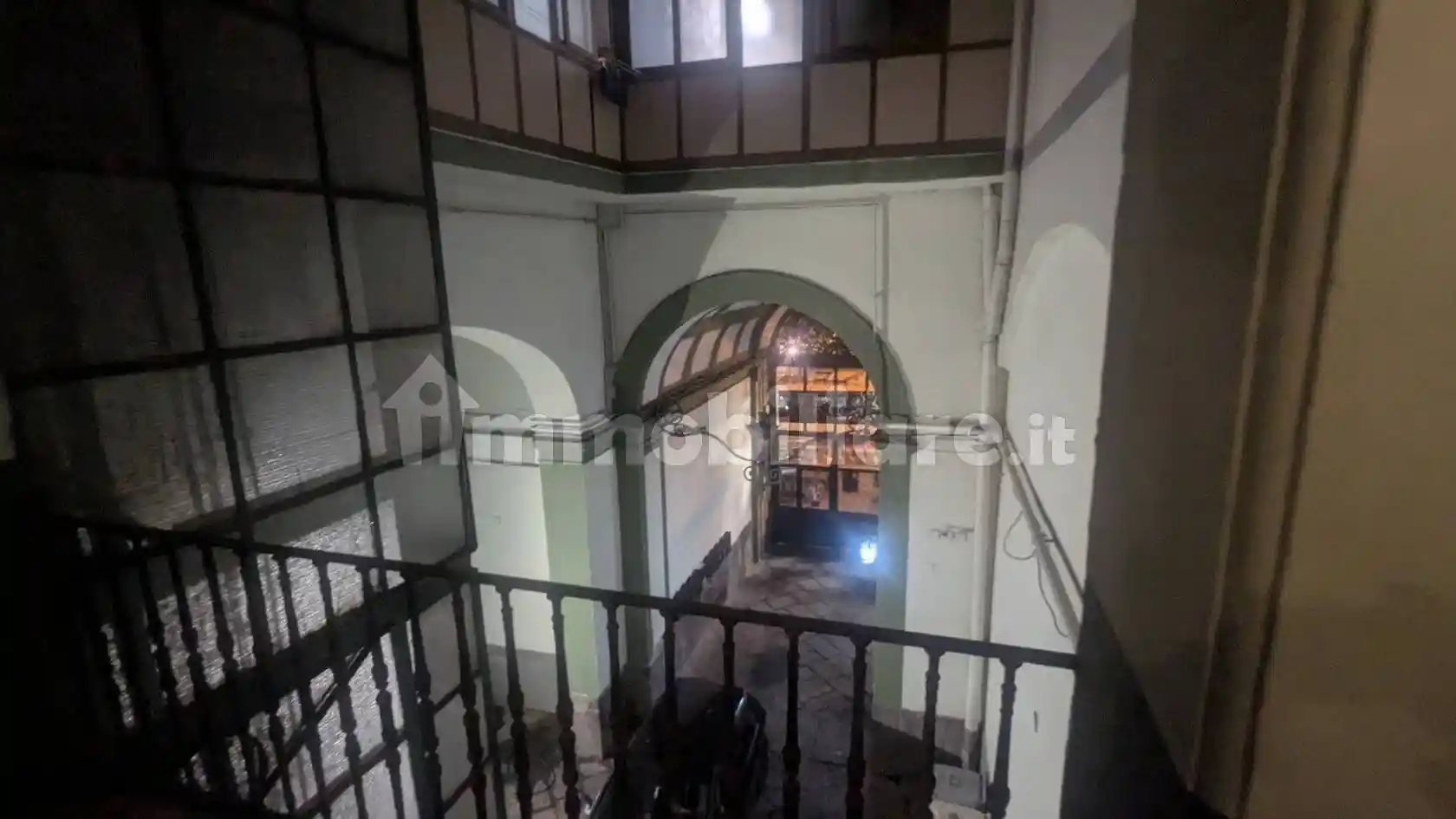 Quadrilocale via Santa Maria di Costantinopoli, Centro Storico, Napoli - foto 3