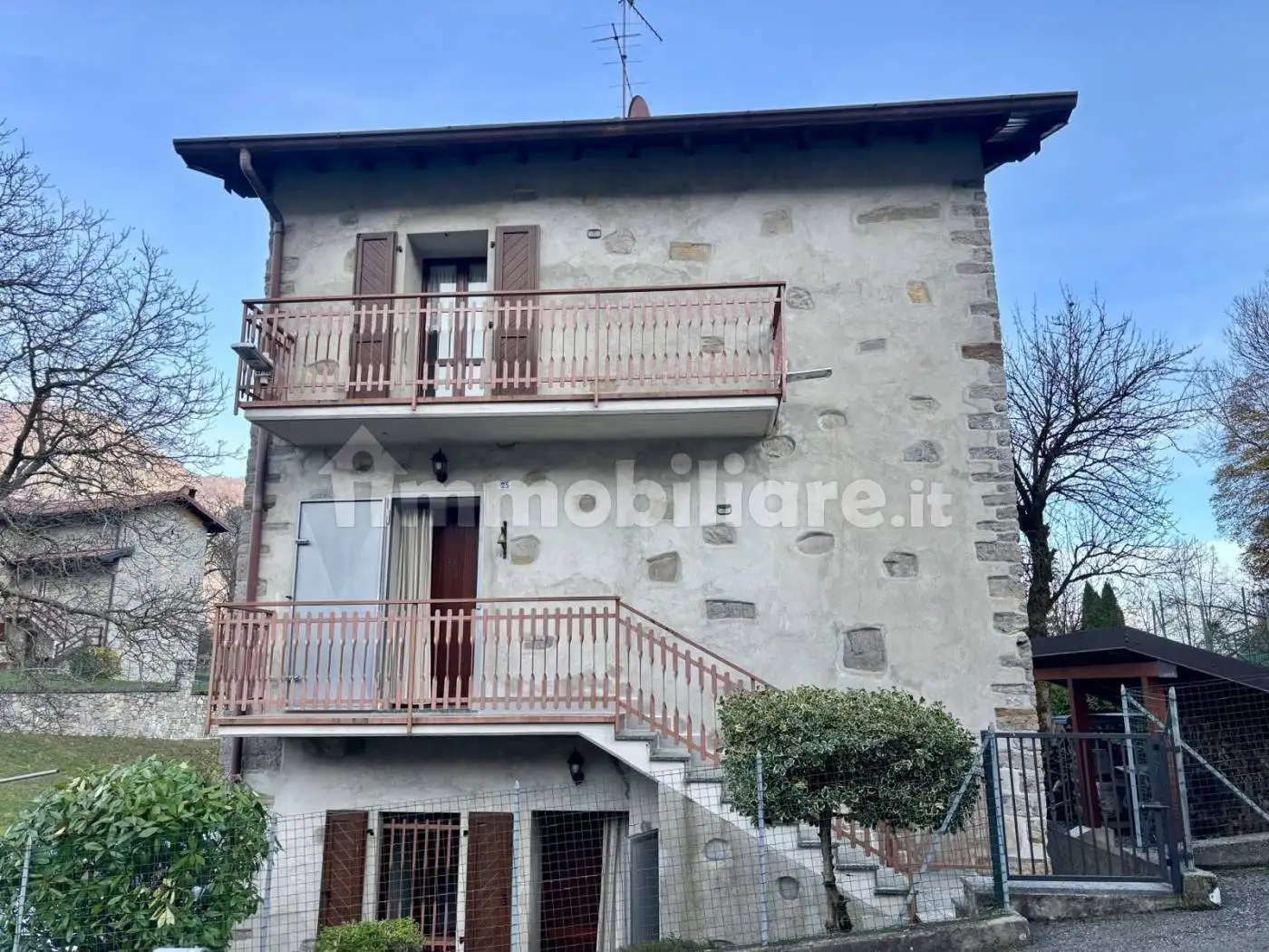 Casa indipendente in vendita a Val Brembilla