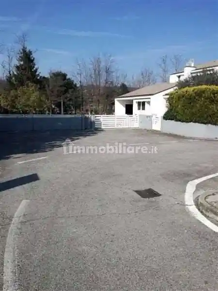 Appartamento all'asta viale Monsignore Longhin, 50, Giavera del Montello - foto 2
