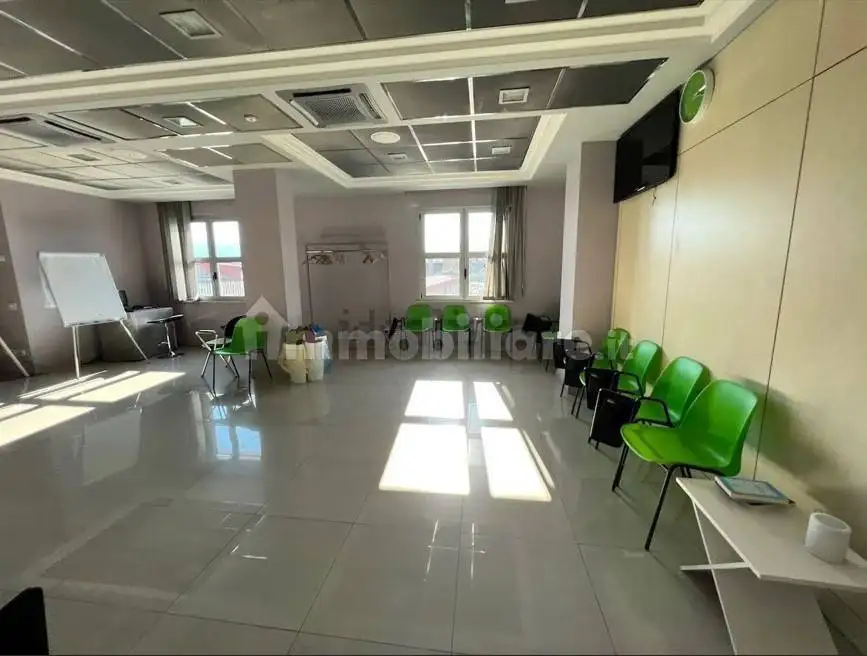 Palazzo - Edificio in Affitto - foto 3