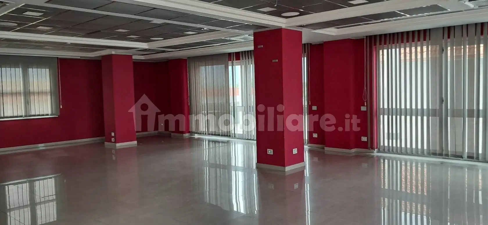 Palazzo - Edificio in Affitto - foto 4