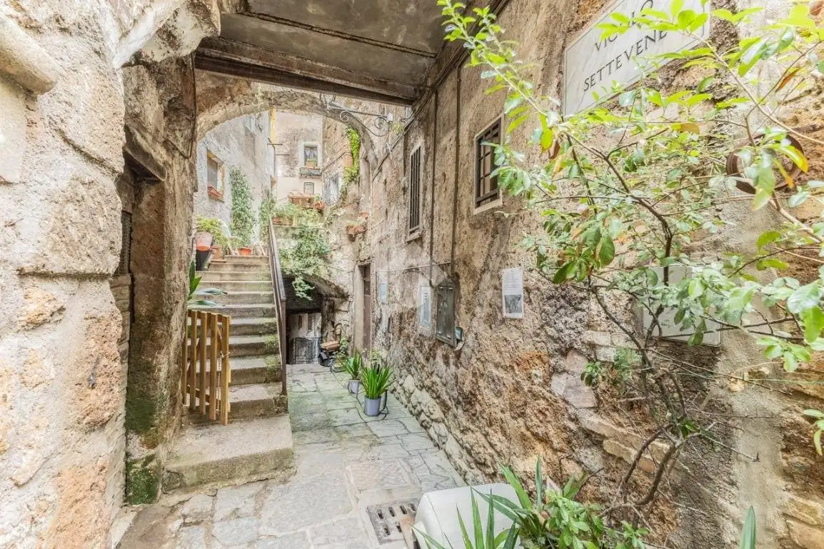 Quadrilocale vicolo Del Martello 1, Centro, Capranica - foto 2