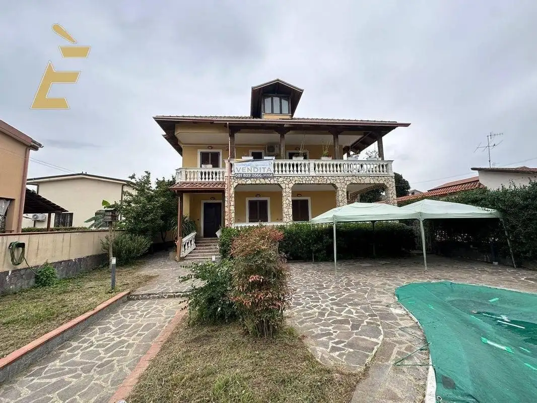 Villa in vendita a Giugliano in Campania