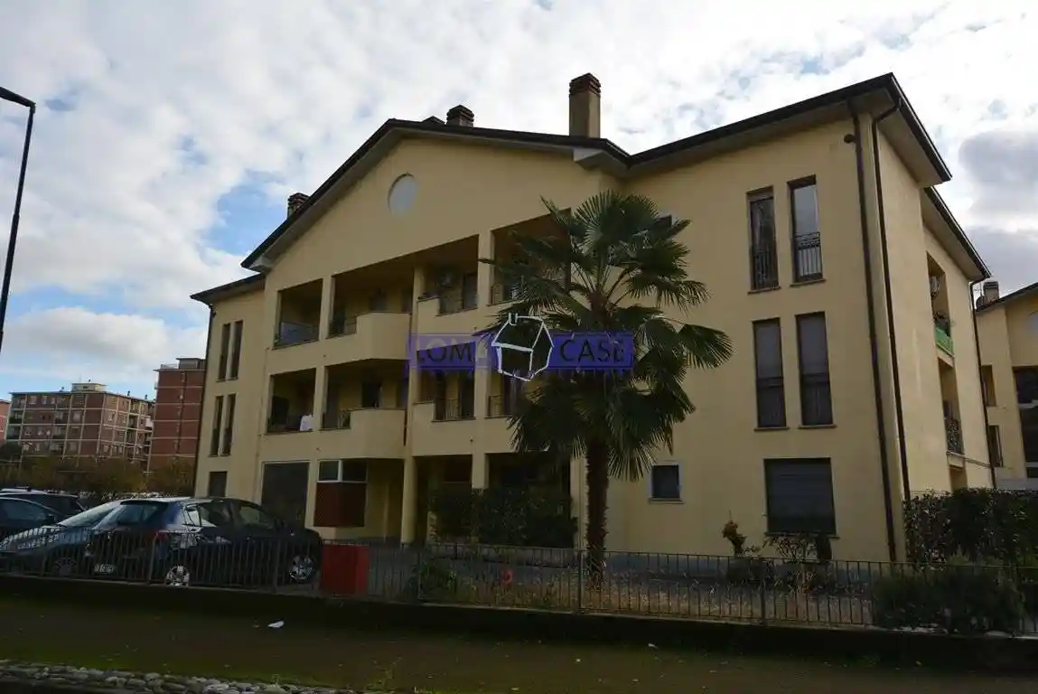 Appartamento in vendita a Usmate Velate