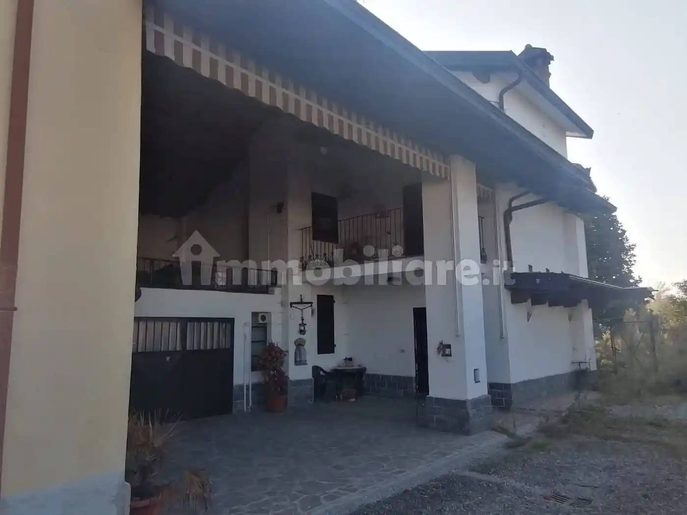 Villa in vendita a Crespiatica