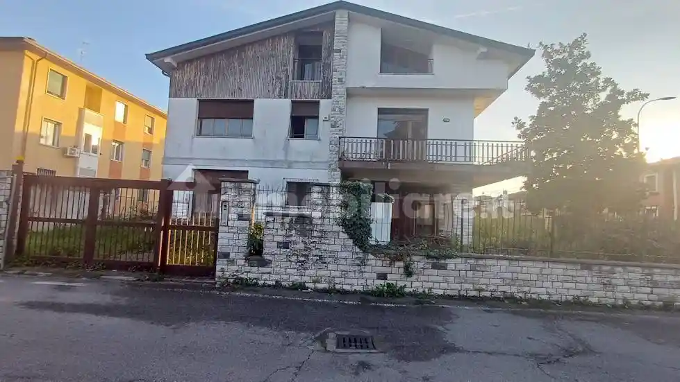 Villa unifamiliare, da ristrutturare, 618 m², Panoramica, Brescia - foto 3