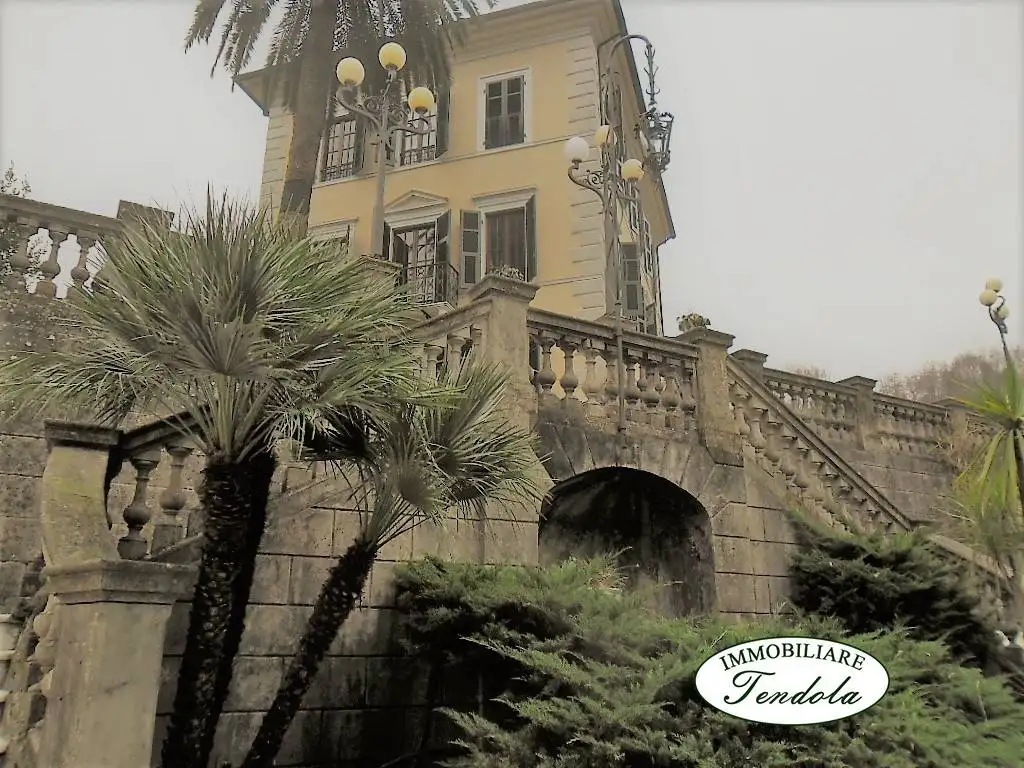 Villa in vendita a Carrara