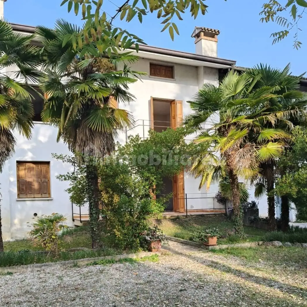 Villa in vendita a Manzano