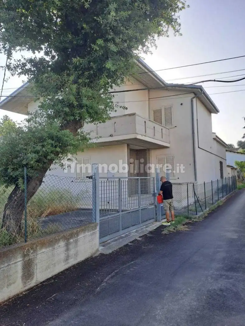 Villa unifamiliare, da ristrutturare, 200 m², Alanno - foto 2