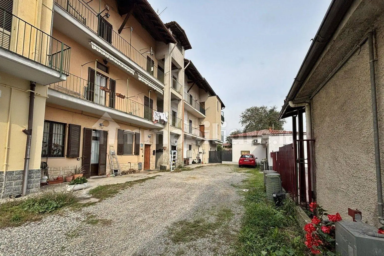 Terratetto plurifamiliare 85 m², buono stato, Bussero - foto 2