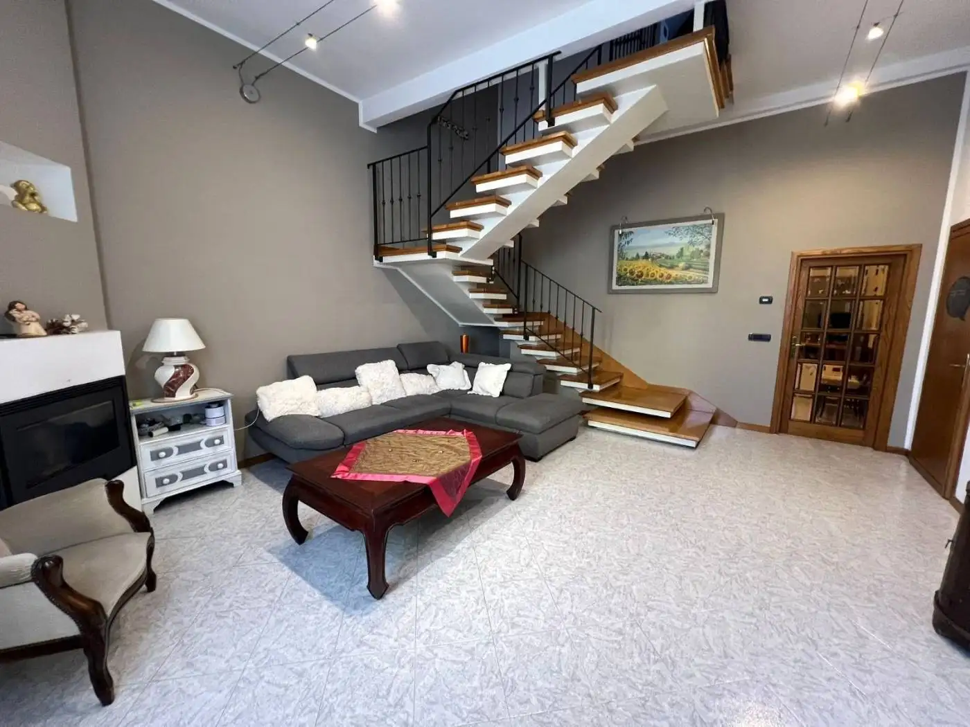 Appartamento in vendita a Capraia e Limite