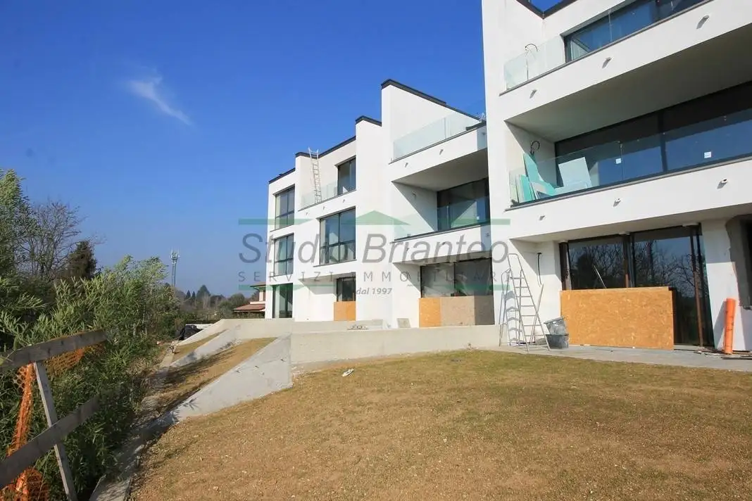 Appartamento in vendita a Carugo