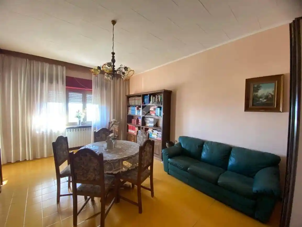 Palazzo - Edificio in vendita a Montefiascone