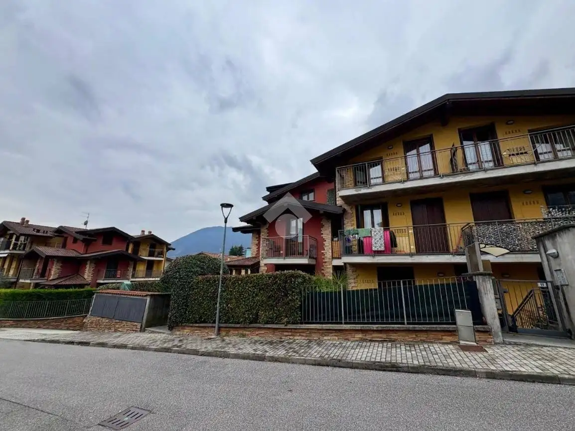 Appartamento in vendita a Endine Gaiano