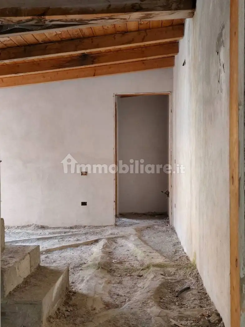 Terratetto unifamiliare via Palestro 3, Centro, Casalzuigno - foto 4