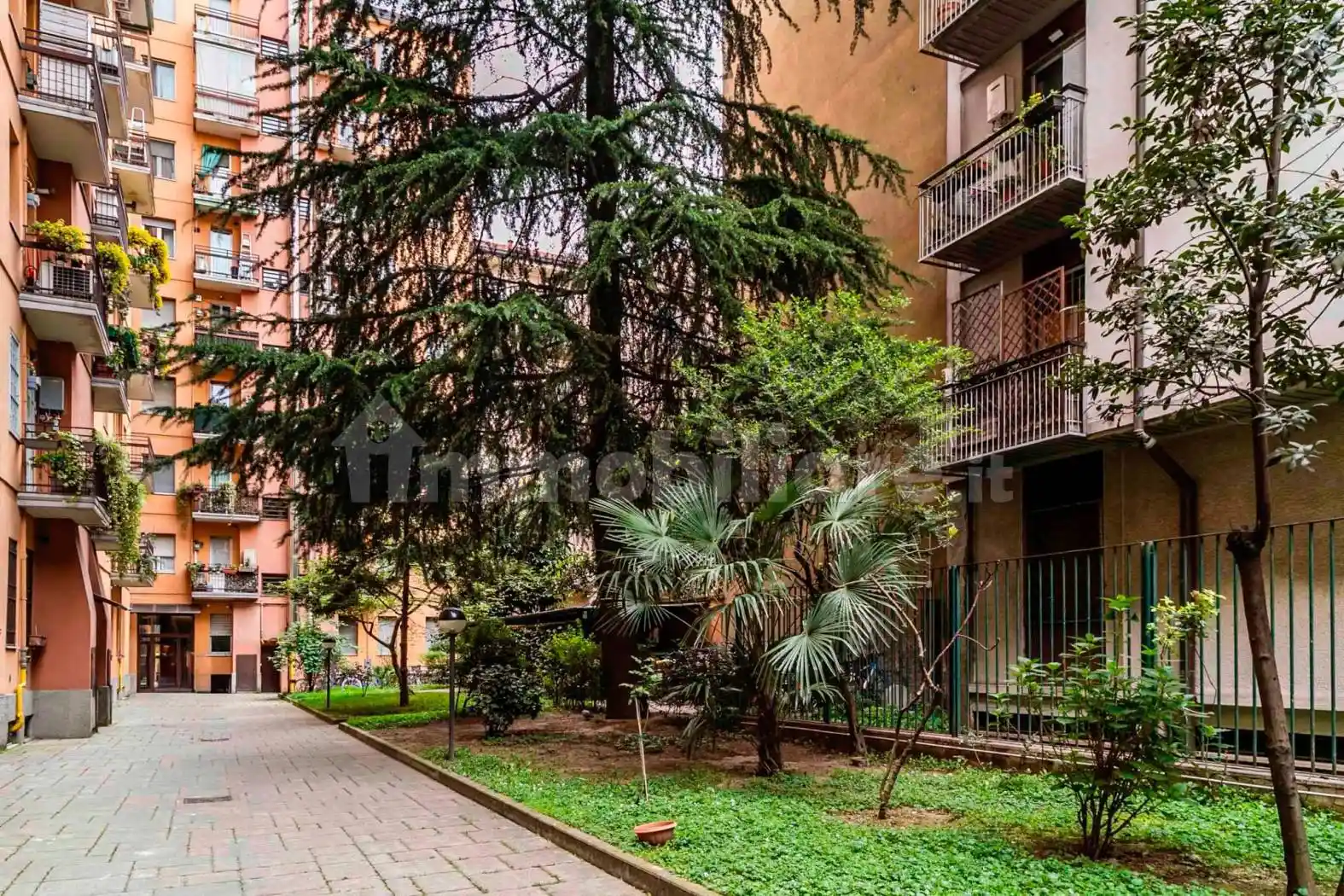 Bilocale via Francesco Caracciolo 26, Cenisio, Milano - foto 2