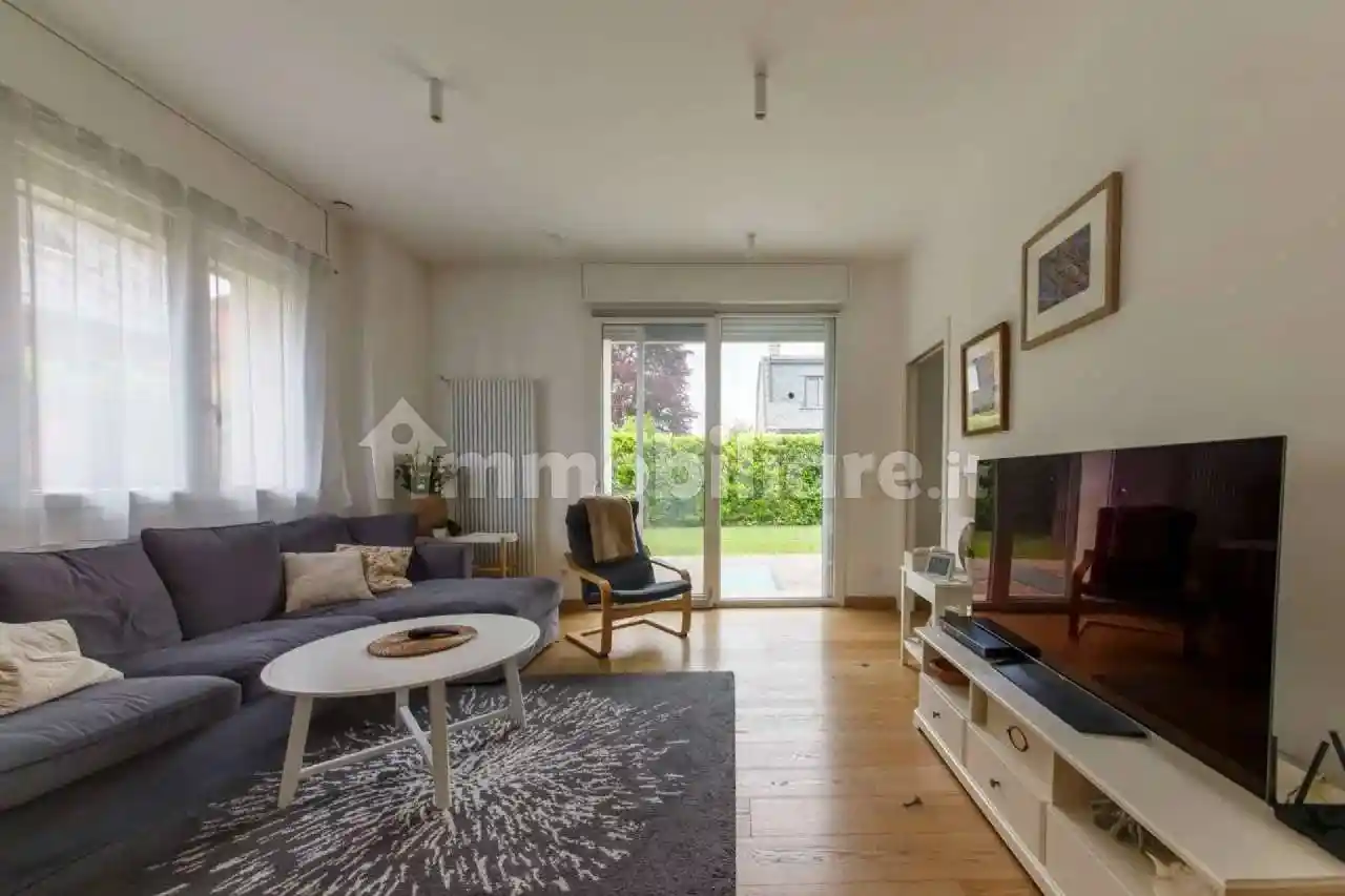 Villa unifamiliare viale Monte Resegone, 14, Centro, Arese - foto 2