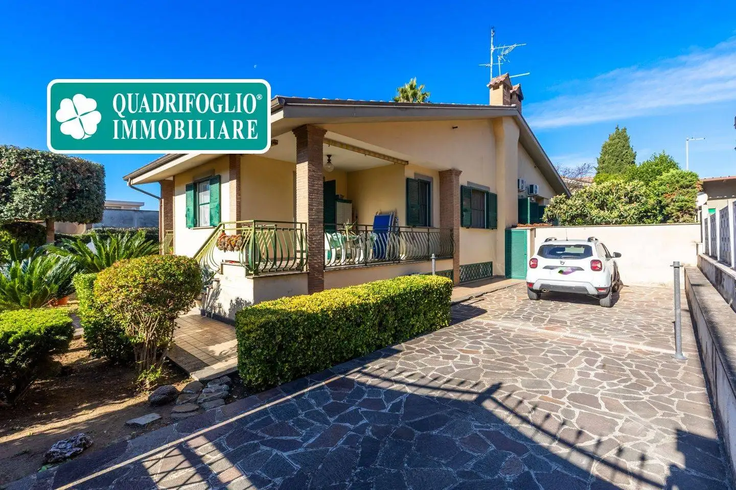 Villa bifamiliare in vendita a Roma