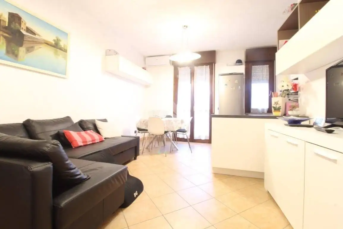 Trilocale via I Maggio 12, Centro, Cadelbosco di Sopra - foto 3