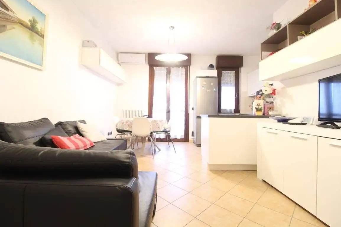 Trilocale via I Maggio 12, Centro, Cadelbosco di Sopra - foto 4