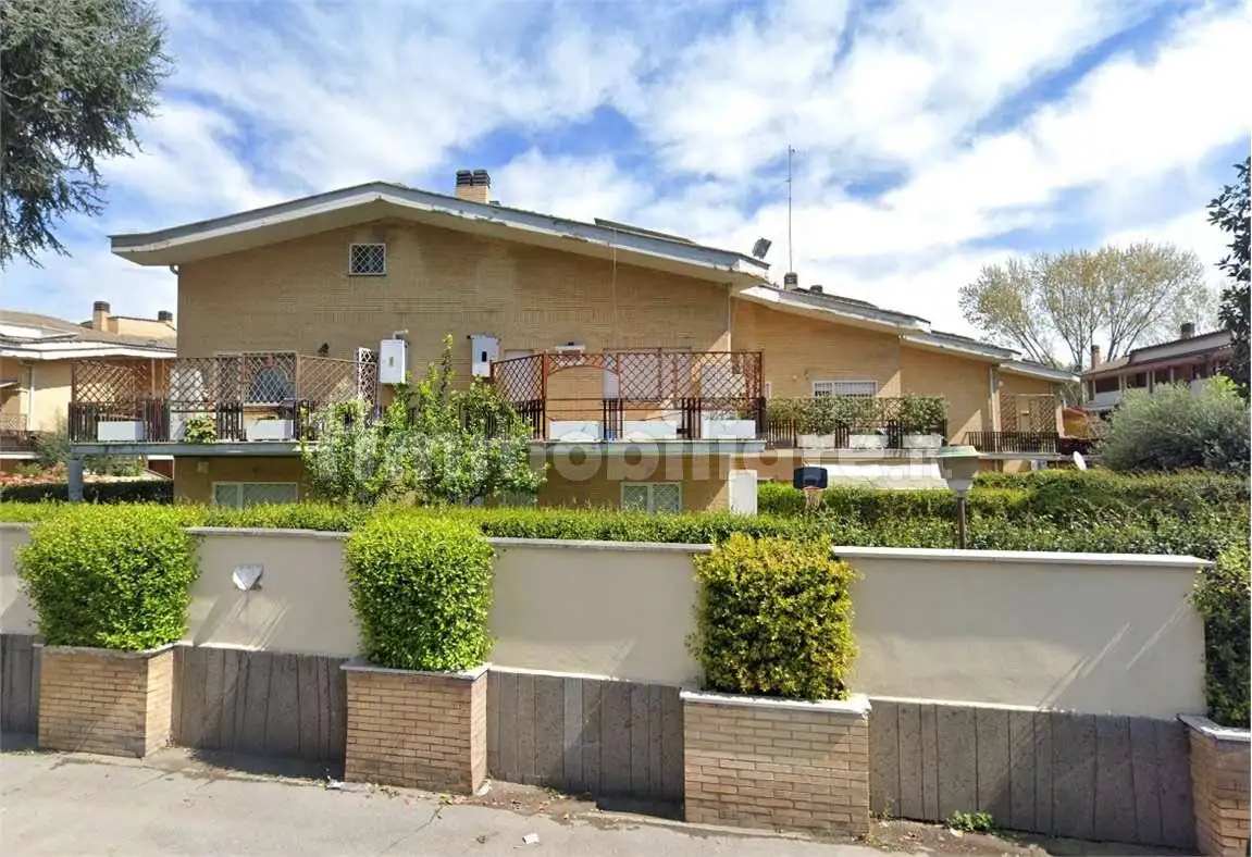 Villetta a schiera in asta a Roma