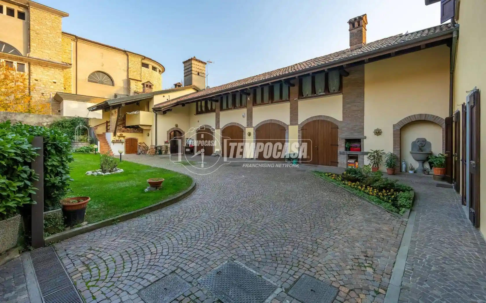 Palazzo - Edificio in vendita a Scanzorosciate