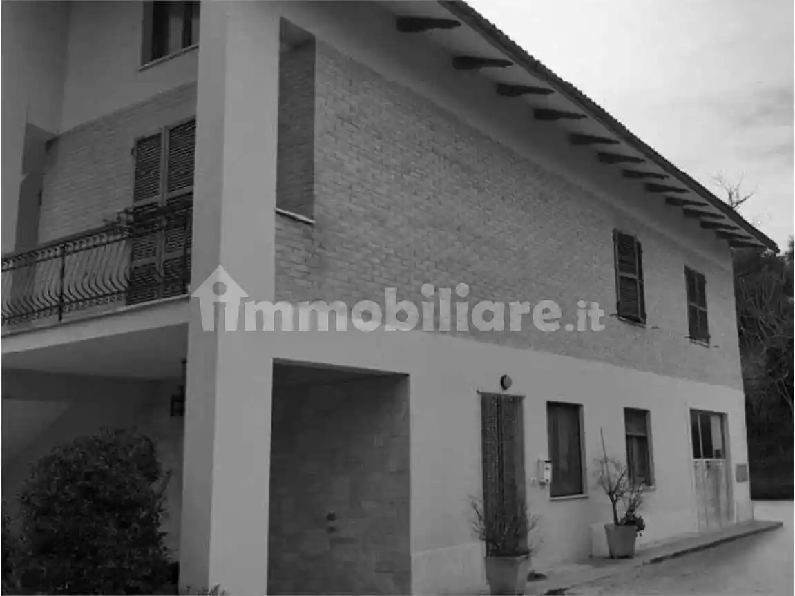 Villa all'asta via Colli , 115, Serrapetrona - foto 2