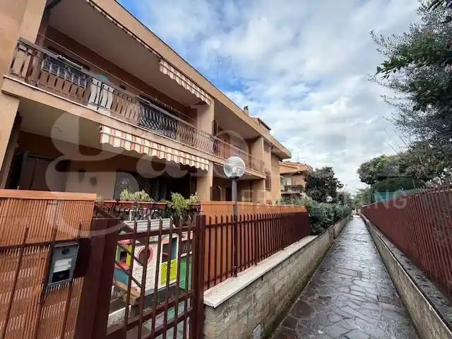 Trilocale via delle Vigne di Morena, Morena, Roma - foto 3