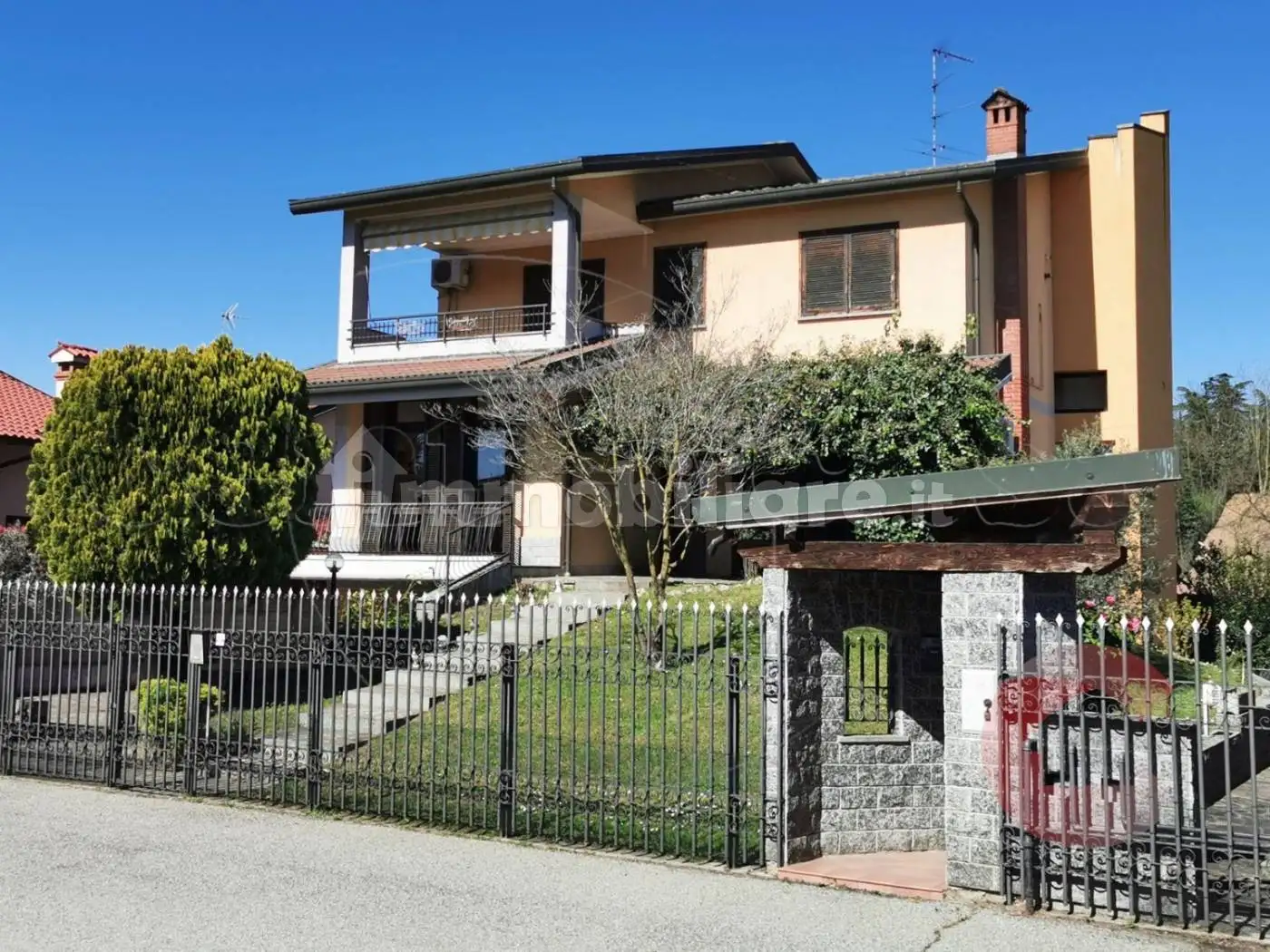 Villa in vendita a Bernate Ticino