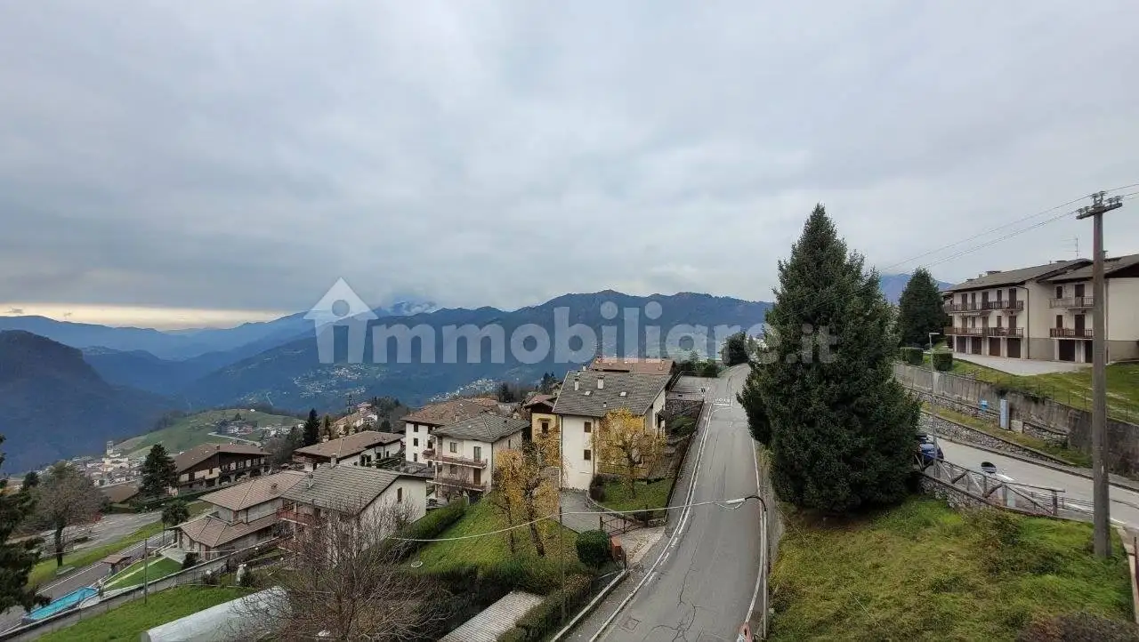 Appartamento in vendita a Costa Serina