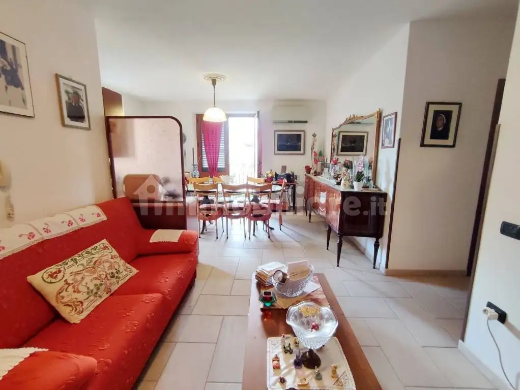 Trilocale via Martiri della Libertà 7, Centro, Bosa - foto 3