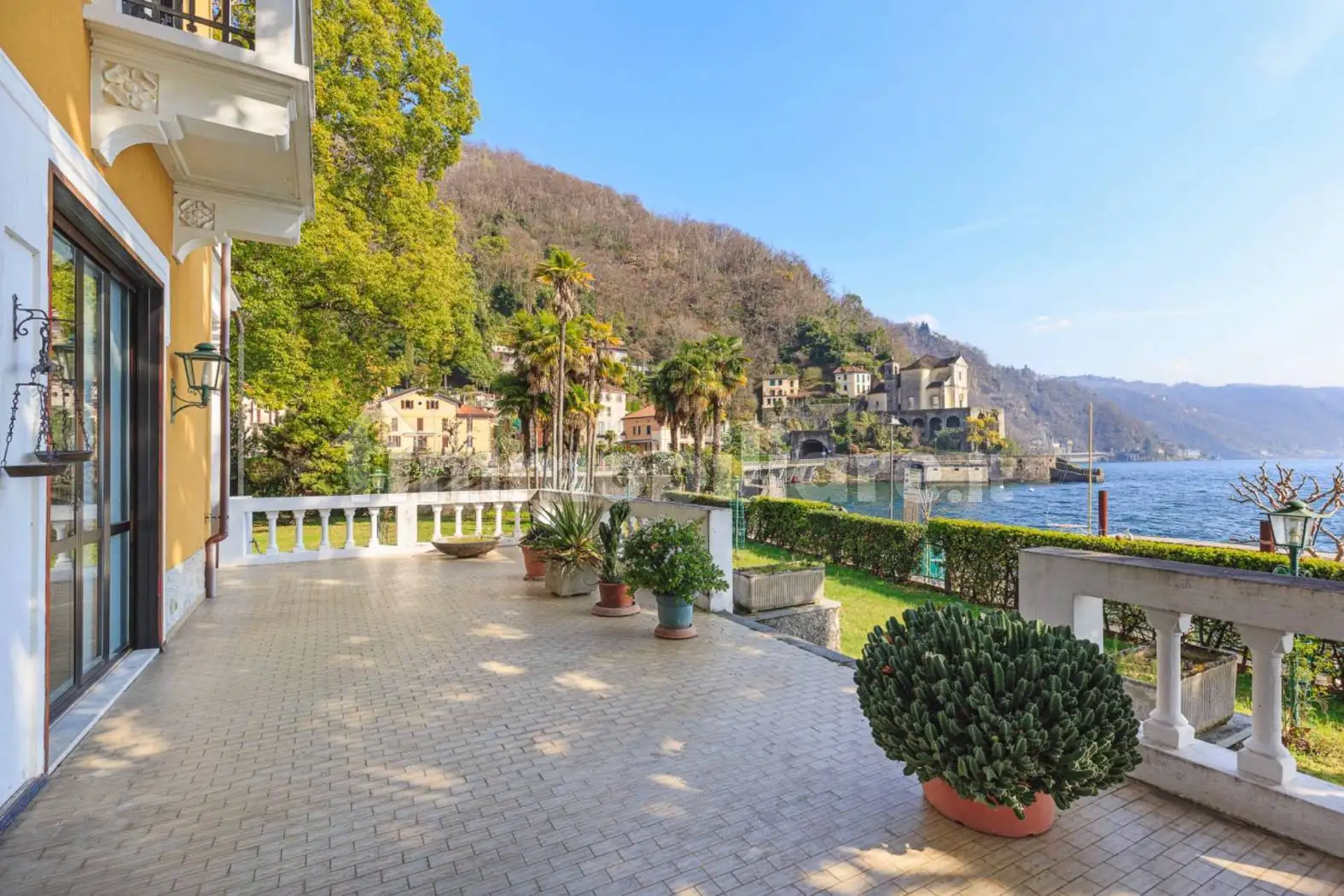 Villa in vendita a Maccagno con Pino e Veddasca