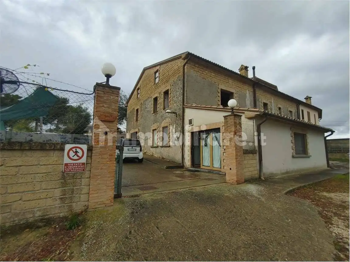 Rustico, da ristrutturare, 540 m², Centro, Castel Viscardo - foto 3