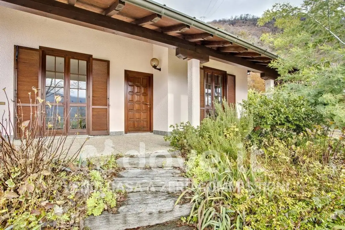 Villa in vendita a Cuveglio