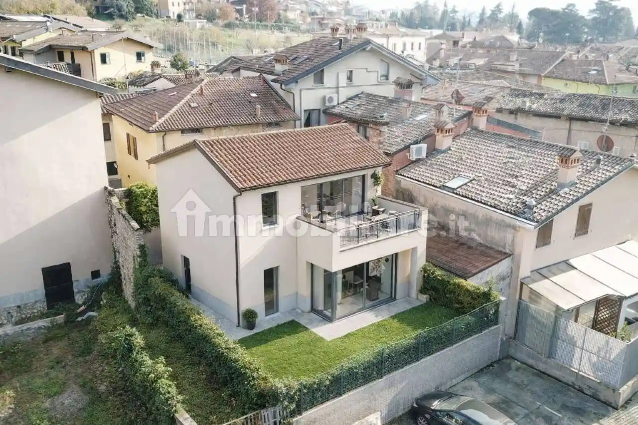 Rustico - Casale in vendita a Alzano Lombardo