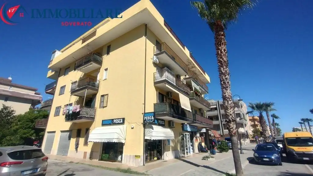 Appartamento in vendita a Davoli