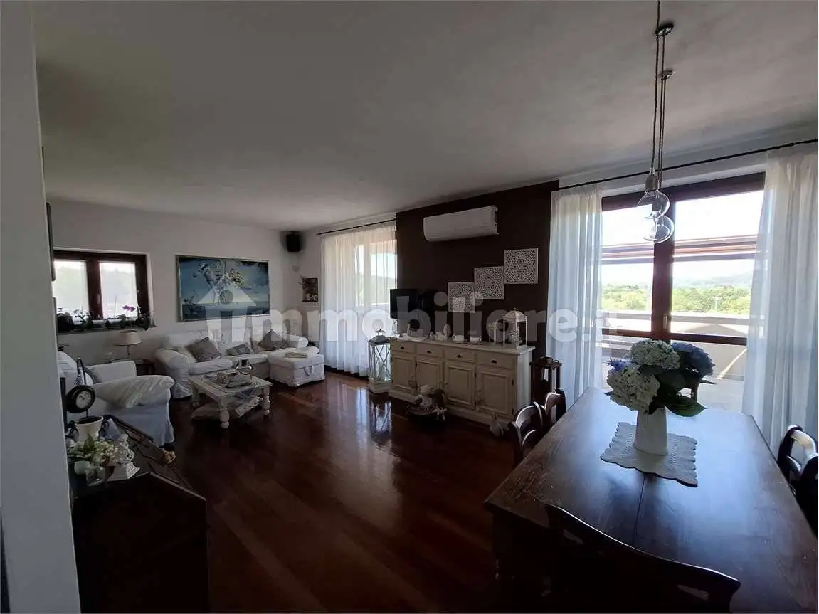 Appartamento in vendita a Cadrezzate con Osmate